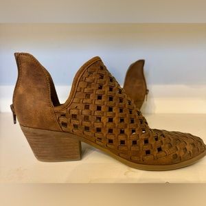 Brown leather ankle boots; size 7